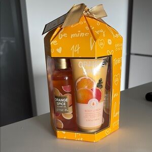 Bath gel and lotion gift